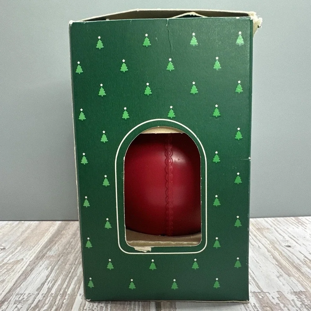 Vintage Hallmark Keepsake Ornament Lighted - Santa's Workshop -‎ 1984 with Box